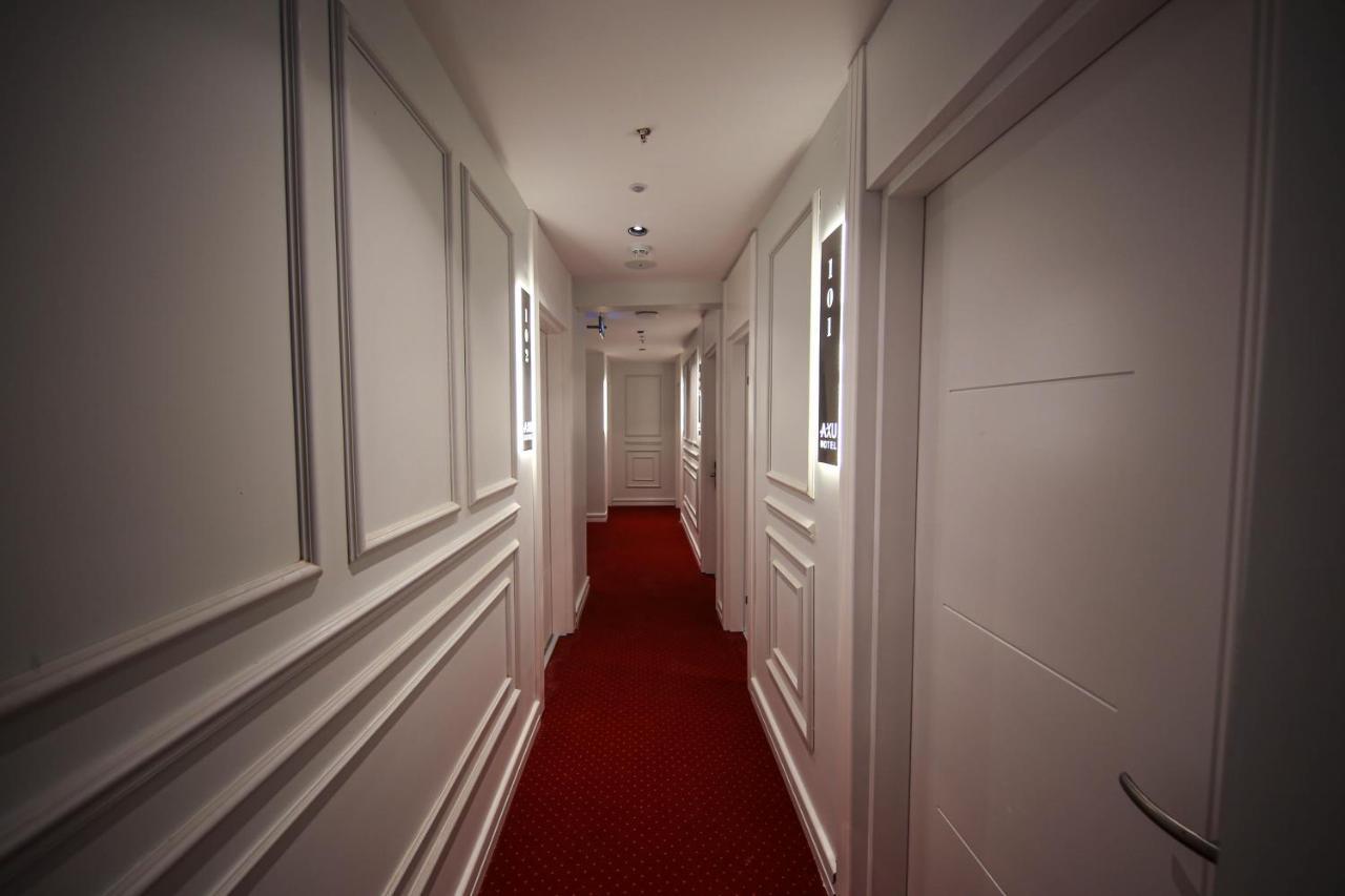 Axu Airport Hotel Arnavutkoy Zewnętrze zdjęcie A corridor at the hotel