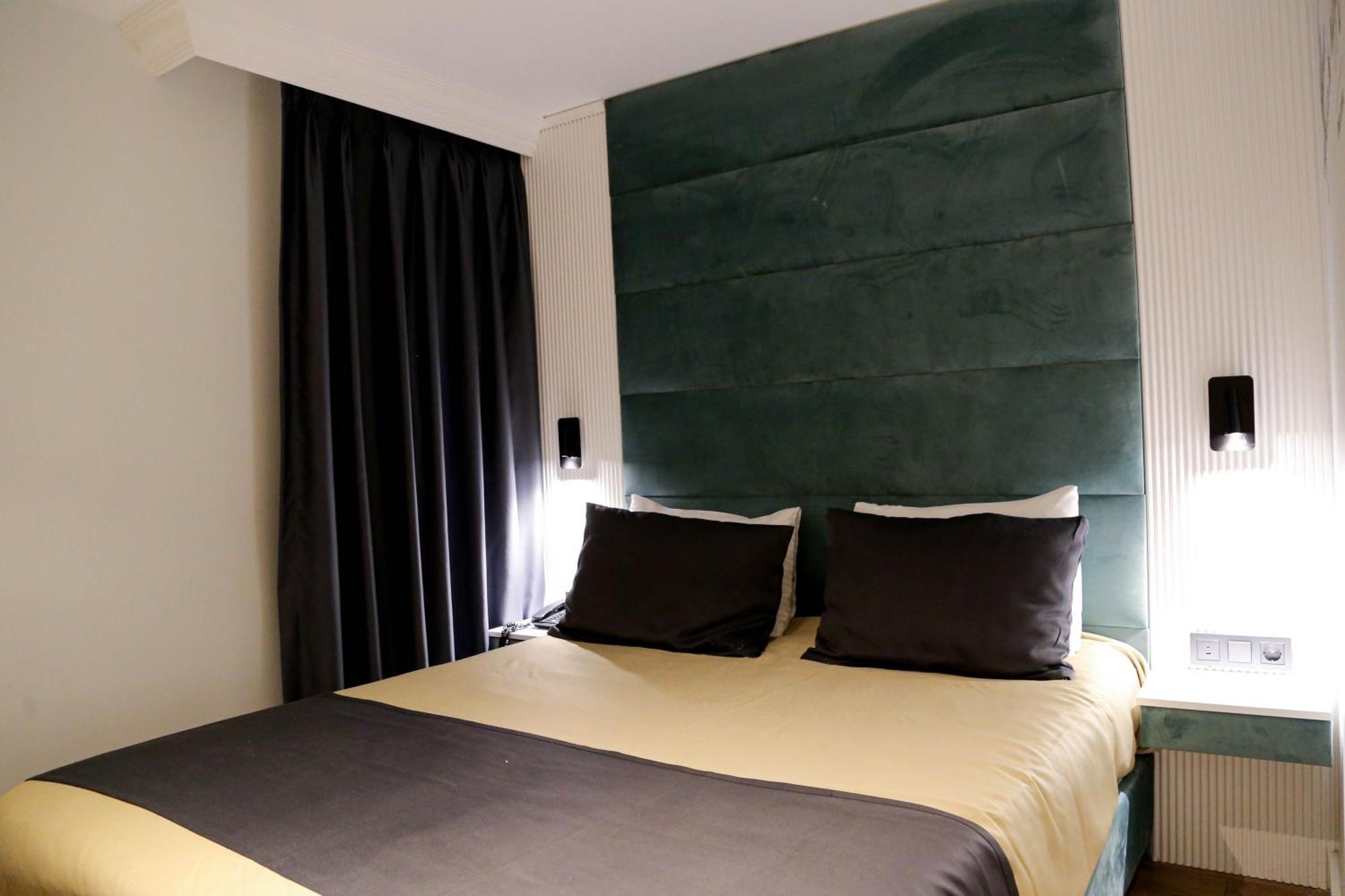 Axu Airport Hotel Arnavutkoy Zewnętrze zdjęcie A room at the hotel
