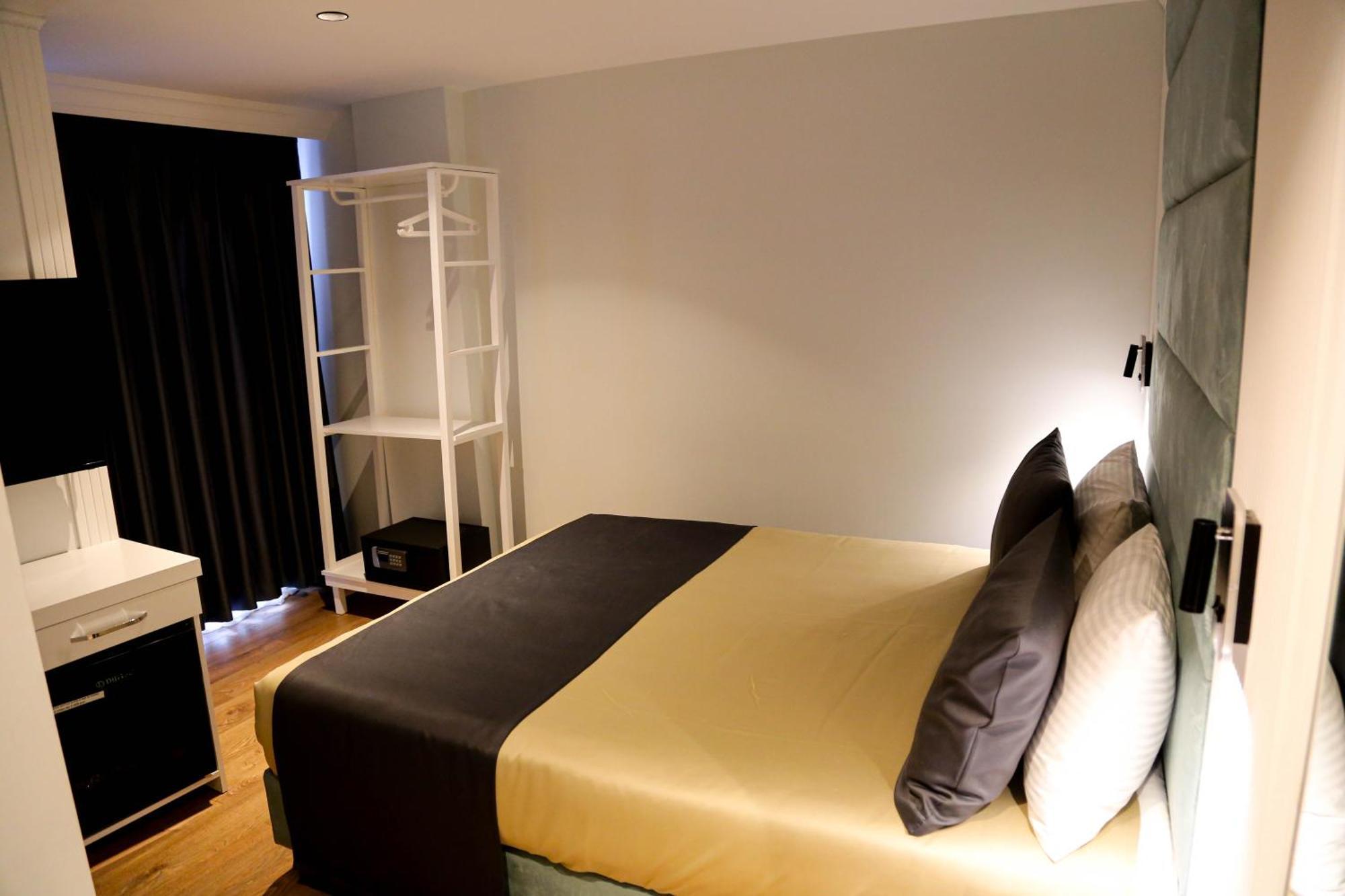 Axu Airport Hotel Arnavutkoy Zewnętrze zdjęcie A room at the hotel